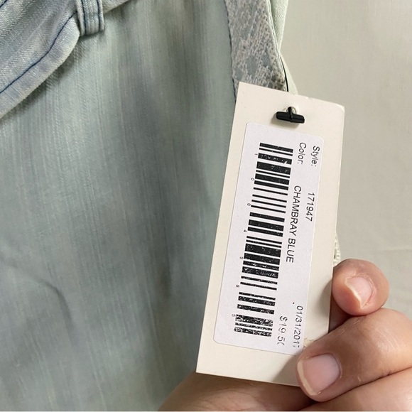 Skies Are Blue Embroidered Shorts - Picture 2 of 5